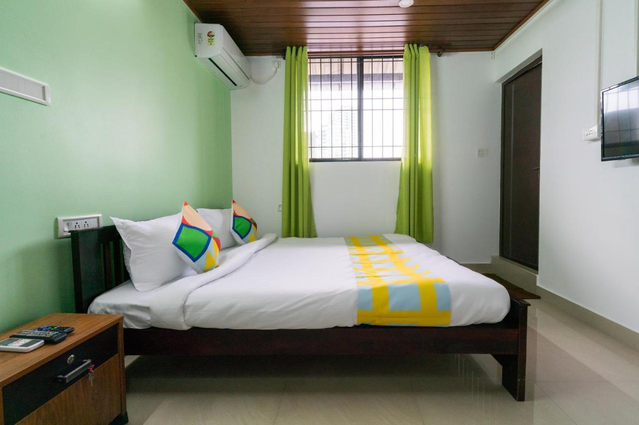Oyo Home 49697 Aj Apartments Kochi Exterior photo